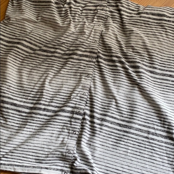 Lululemon gray and white stripe scarf - Picture 2 of 3